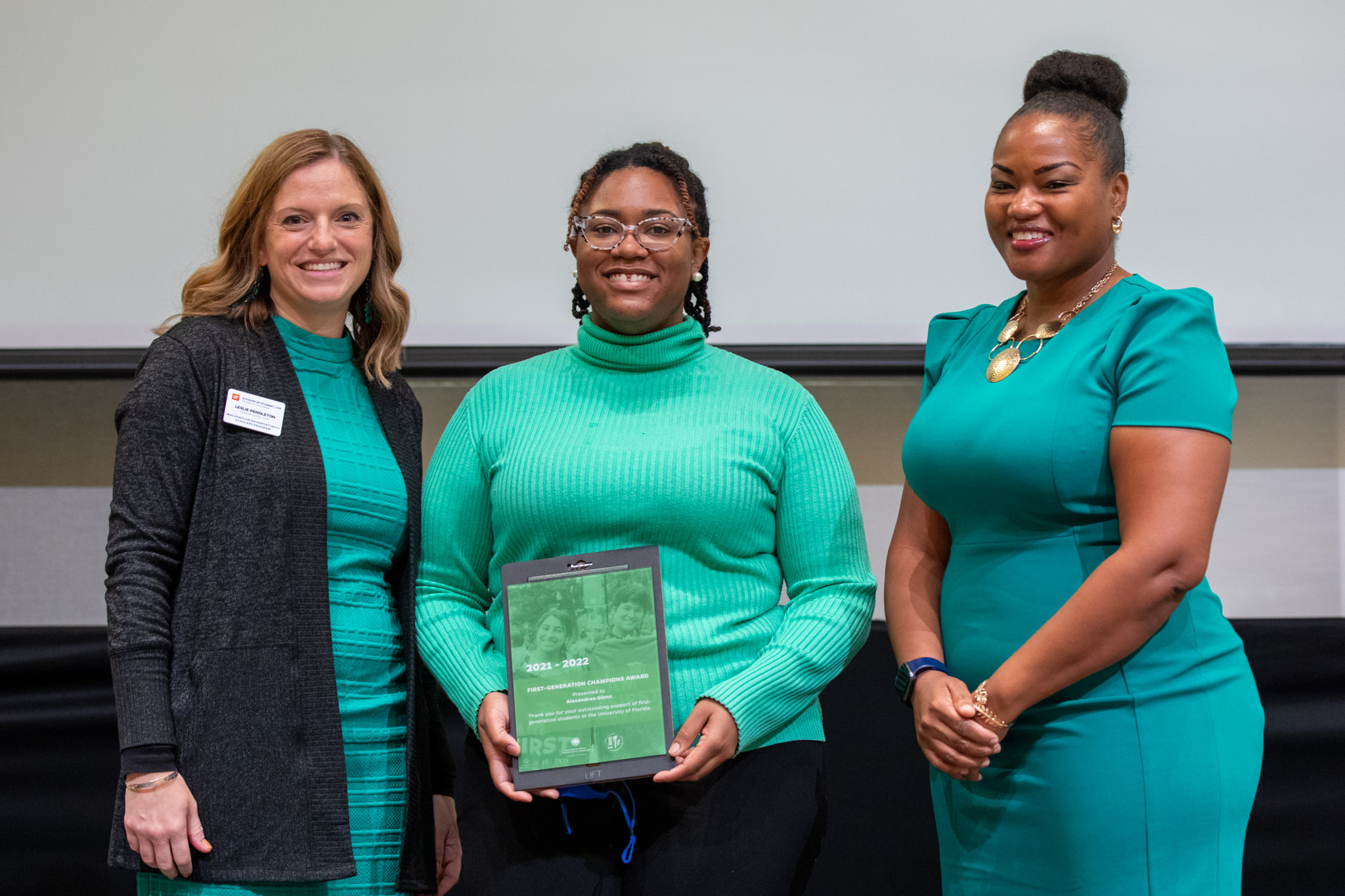 Alexandrea Glenn posing with Dr. Leslie Pendleton and Dr. D'Andra Mull